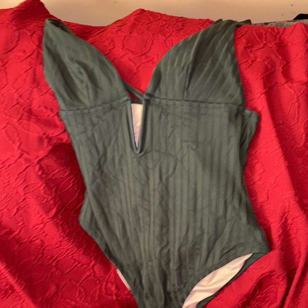 Shade & Shore Swimsuit M ⭐️